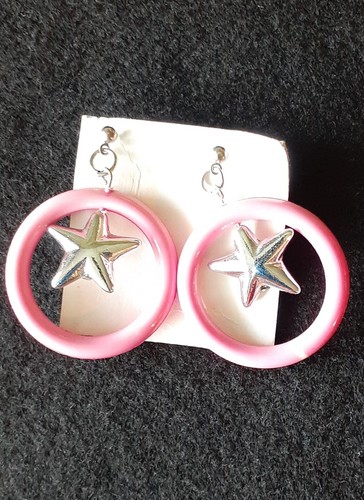 Vintage 1990er Kaugummi rosa Kunststoff Creolen mit Silber Stern Ohrringe UNBENUTZT - Bild 1 von 8