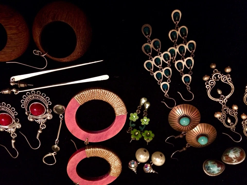 DIEZ 10 pares PENDIENTES madera lucita cristal kenneth cole turquesa bronce perla Foto 3 de 4