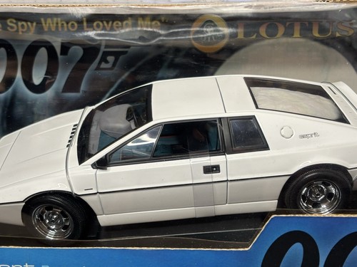 1:18 *BOXED* AUTOart James Bond 007 Lotus Esprit Type 79 White 75300 MODEL CAR!! - Picture 4 of 6