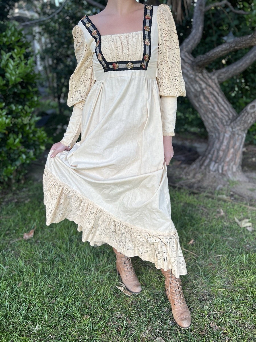 1970s Vintage Gunne Sax Prarie Dress Muslin Lace Floral