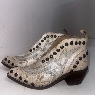 Corral Circle G White Coastal Cowgirl Studs Pointed Toe Ankle Booties Women s 7