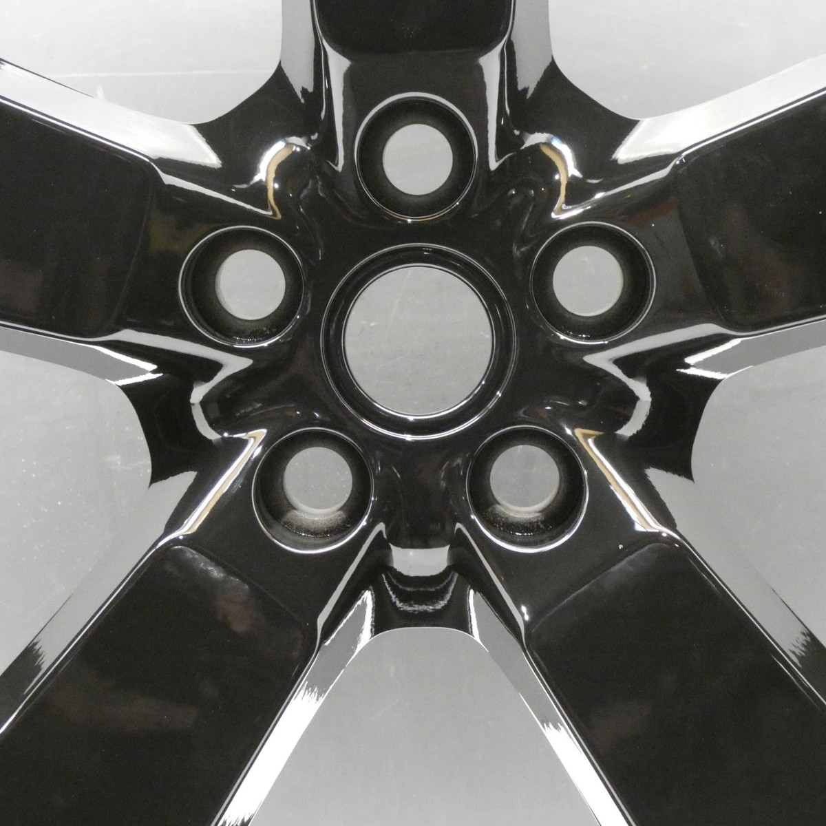 LAND ROVER DEFENDER GLOSS BLACK 22