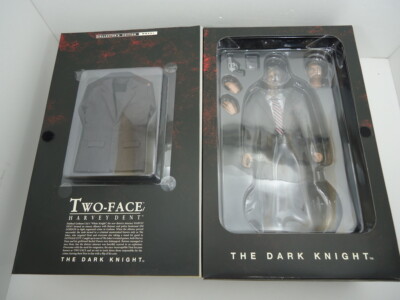 ☆レア☆BATMAN THE DARK KNIGHT TWO-FACE Hot Toys Batman The Dark Knight Two-Face Harvey Dent Figure 1/6
