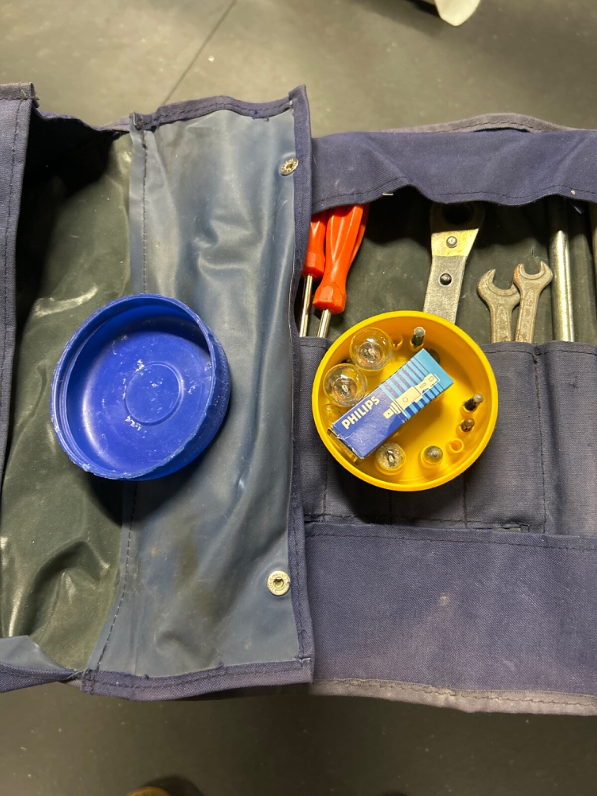 Lamborghini Countach LP400S tool kit