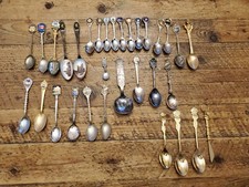 Large Lot 32 Vintage Souvenir Collector Spoons States Country Rostfrei Porcelain