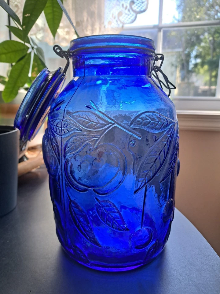 Colbot Blue Fruit Empossed jar, Canister, Small Chip On Lid. Missing Rubber Seal - Image 3 of 4