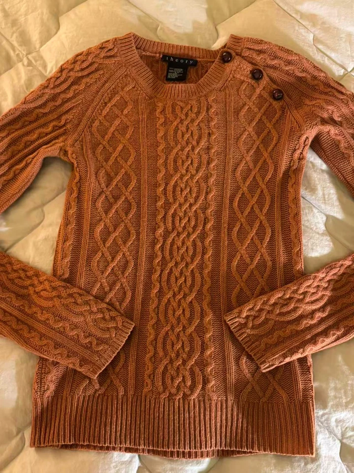 Suéter tejido Theory 100 % cachemir color caramelo para mujer talla S/P Foto 3 de 4