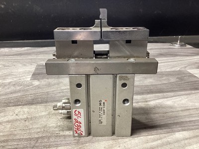 SMC MHZ2-40D3 Pneumatic Parallel  Air Actuator #107B153PR3