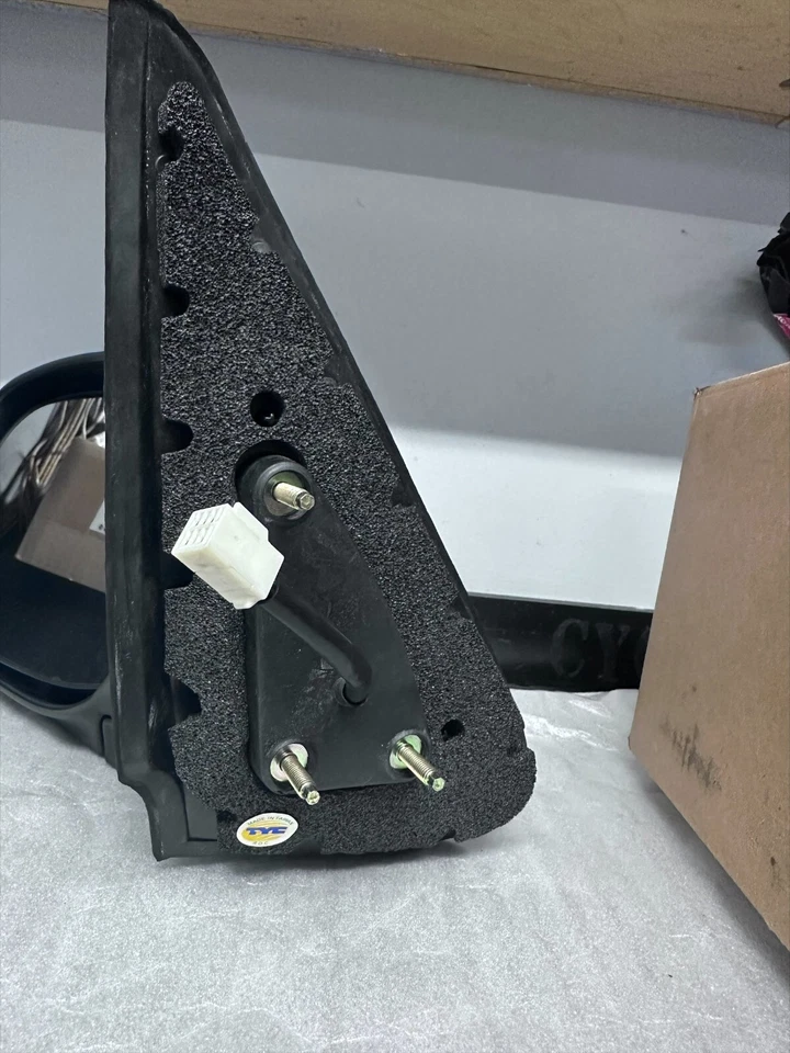 Espejo puerta TYC 5340132 se adapta 04-06 Toyota Tundra Foto 2 de 4