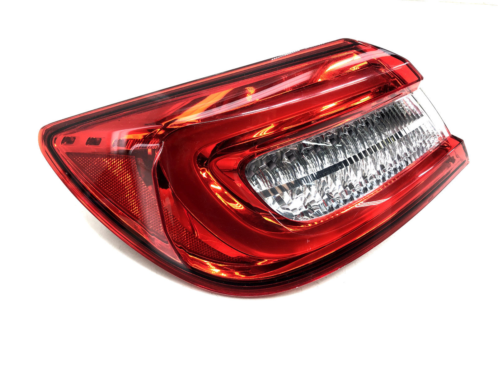 2014-2020 MASERATI QUATTROPORTE LEFT DRIVER REAR OUTER TAILLIGHT OEM.