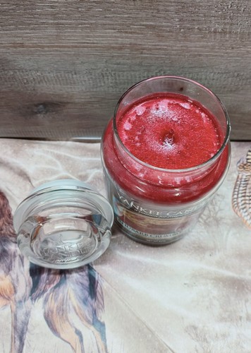 Yankee Candle Rhubarb Crumble Large 623g Jar 110-150 Hrs Burn New Rare Scent - Picture 3 of 9