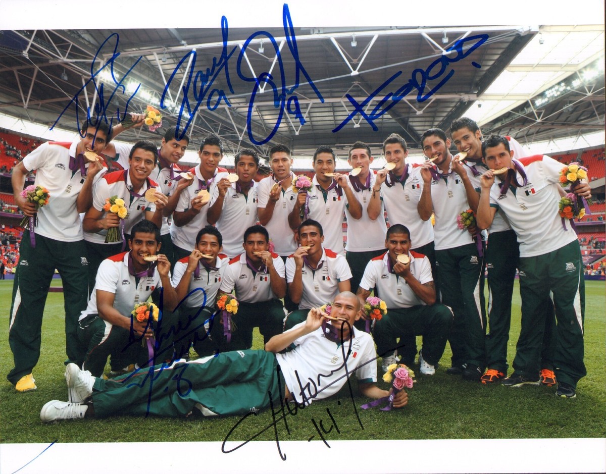 RAUL JIMENEZ SIGNED AUTO'D 11X14 PHOTO 2012 OLYMPICS MEXICO GOLD MEDAL  CHAMPS A