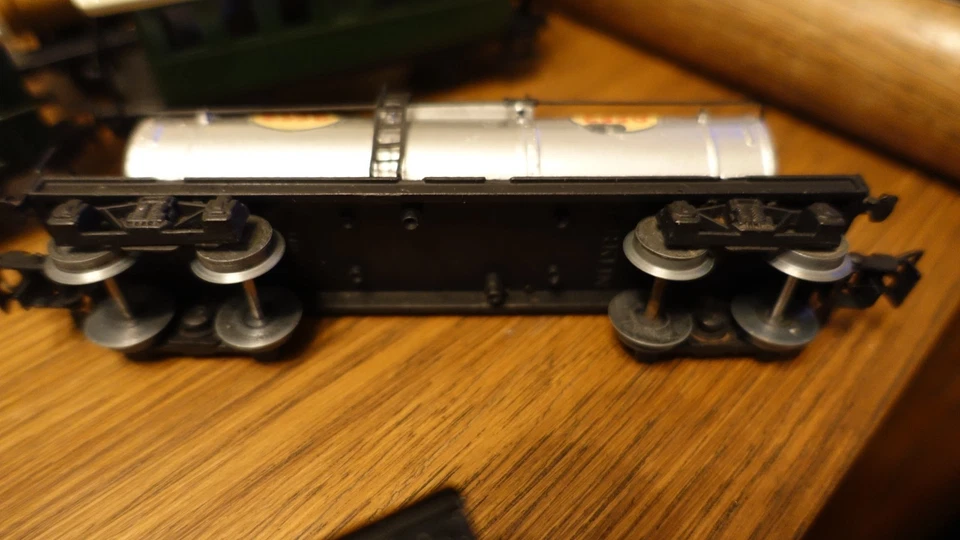 RARE MARKLIN ESSO 334 Tank Car HO 1950s Germany - Image 4 of 4