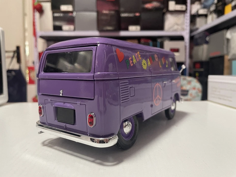 Autobús retro Volkswagen SOLIDO 1:19 no 18 VW T1 1966 modelo púrpura  Foto 4 de 4