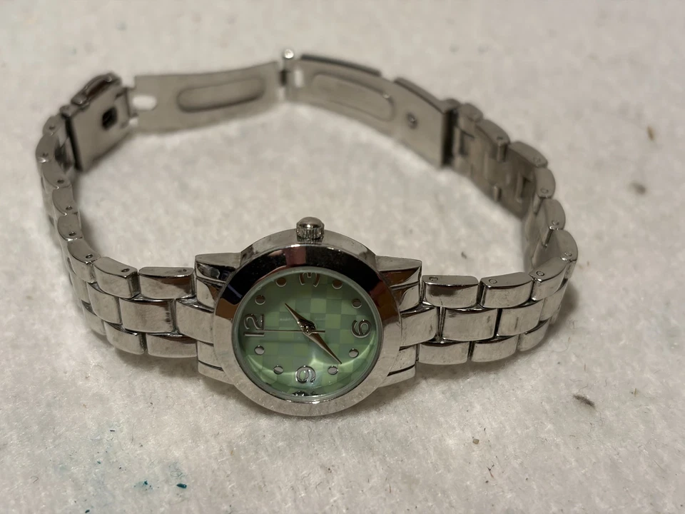 Relógio feminino FMD PULSEIRA TOM PRATA QUARTZO - MODELO FMDWS 139 - Imagem 2 de 4