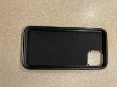 Quad Lock iPhone 11 Pro Camera Opening 28 × 32mm Black