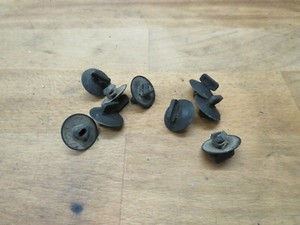 VW T4 Befestigung Dämmung Dämmungsmatte Motorhaube Clips Halterung 701863841