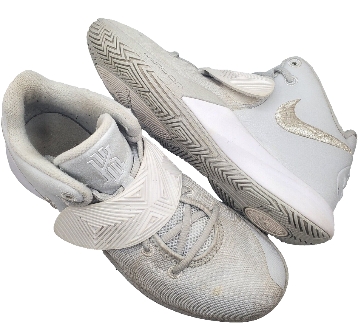 シューズ(男性用) KYRIE 3 EP 8.5 Nike Kyrie Flytrap 3 Men 8.5 Platinum Basketball Sneakers