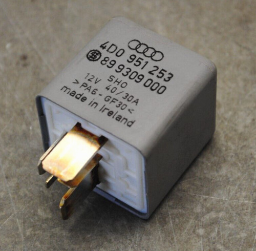 Kraftstoffpumpenrelais VW Passat 3B B5 (BJ 1999) 4D0951253