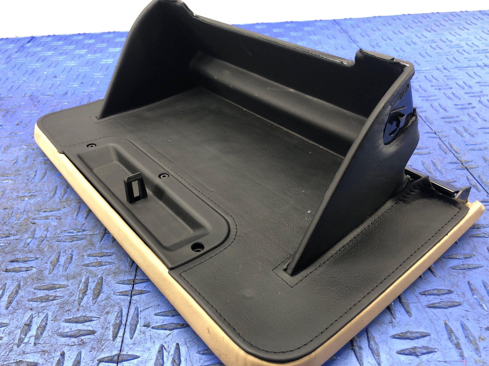 2006-2018 ASTON MARTIN VANTAGE V8 FRONT RIGHT DASHBOARD GLOVE BOX 6G33-C06010