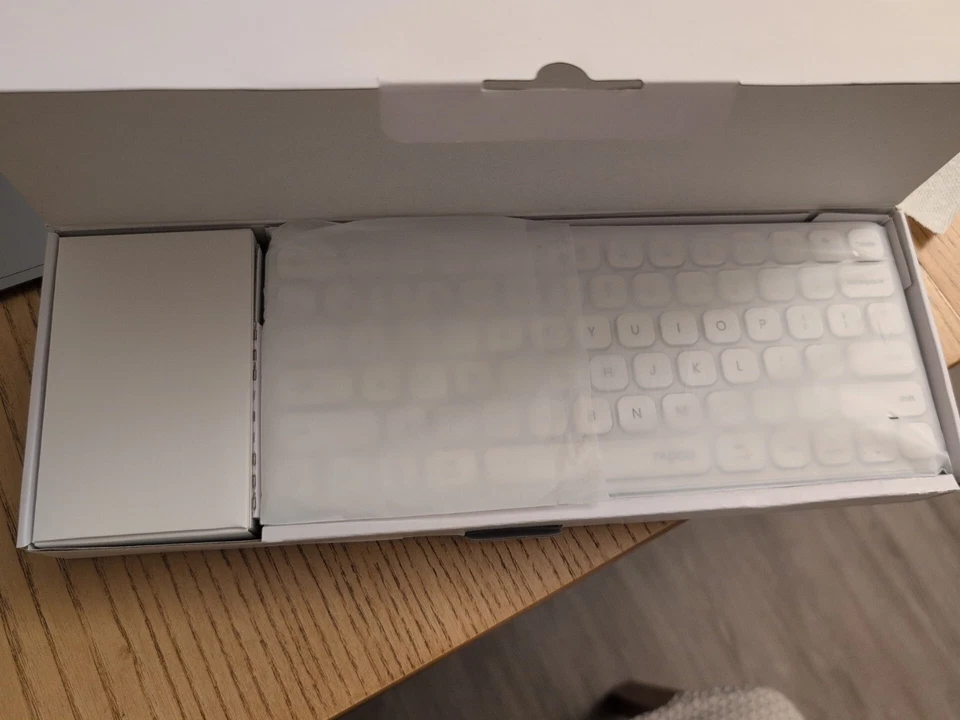 Teclado y mouse multimodo portátil Bluetooth inalámbrico blanco Rapoo 9010M Foto 3 de 4