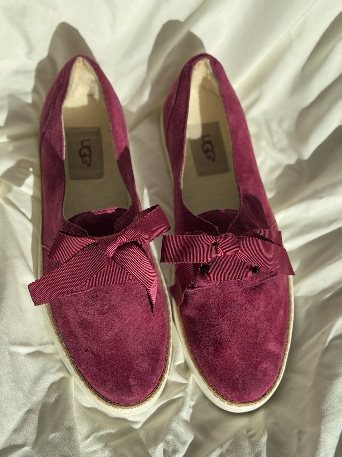 Ugg Carilyn Fuchsia Suede Lace-Up Sneaker Flats Women Size 6.5