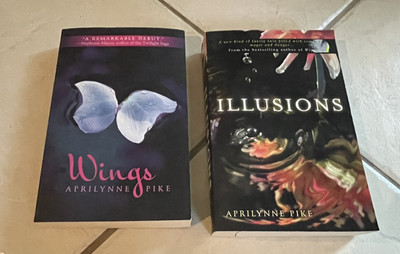 Aprilynne Pike X2 Wings & Illusions - A New Kind of Faerie Tale - Paperback