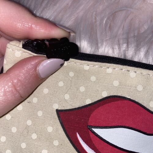 IPSY Big Lips Design Cosmetic Bag Case Pouch Makeup Storage Beautiful Brand New - Picture 3 of 4