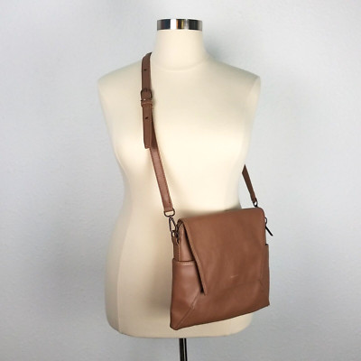 Matt & Nat Crossbody Purse Vegan Leather Brown Magnet Closure Handle Strap