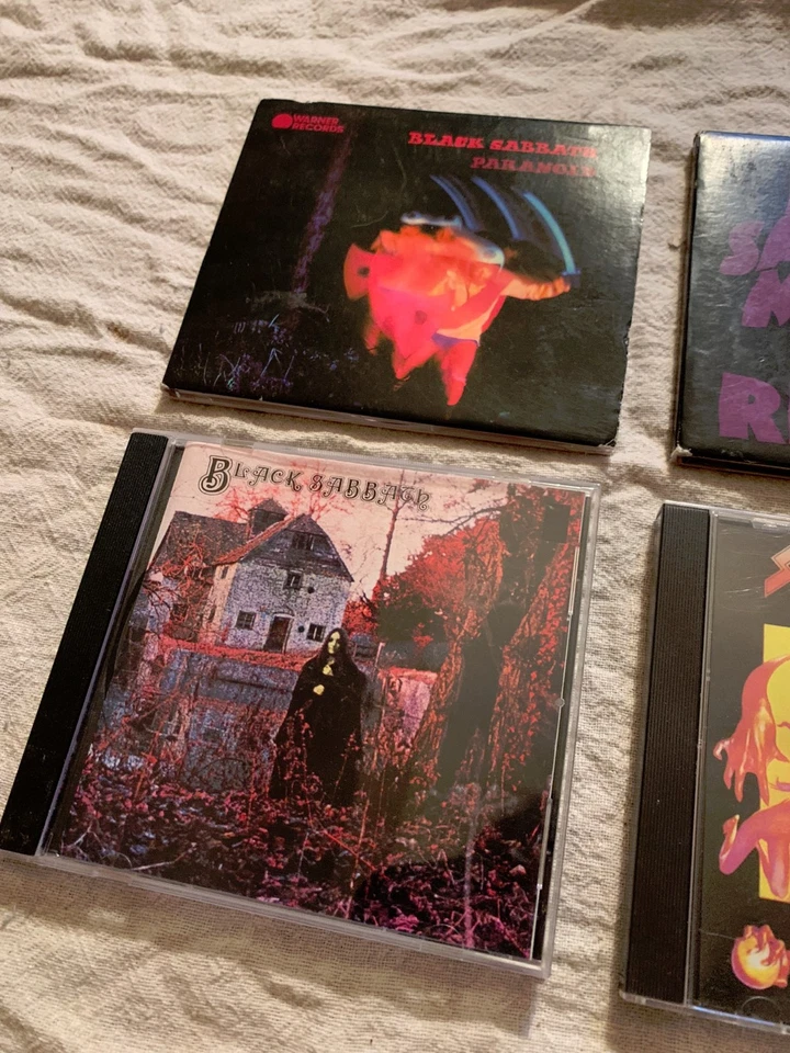 Лот товаров Black Sabbath 4 компакт-диска Paranoid Master of Reality одноименный Bloody Sabbath - Изображение 2 из 4