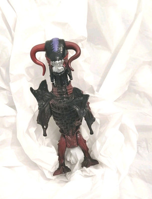 Vintage 1992 Kenner Bull Alien AVP 5'' Action Figure Ty69
