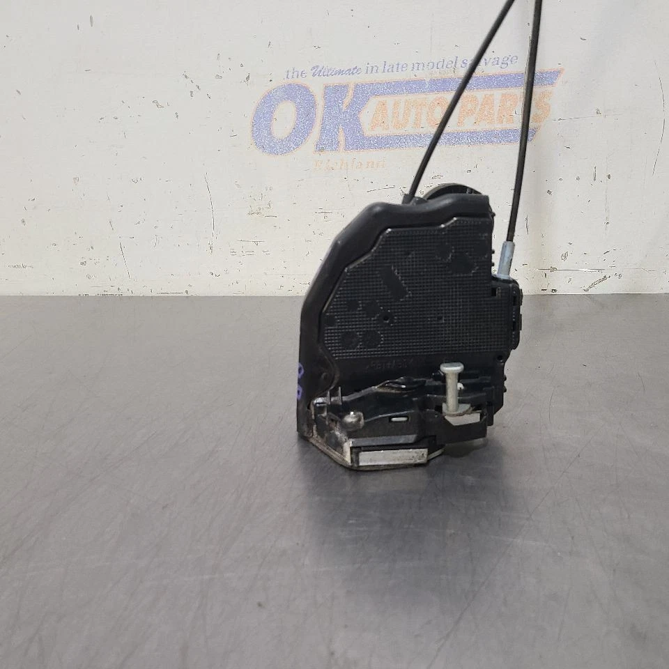 Toyota Land Cruiser 11 2011 cerradura puerta pestillo actuador pasajero trasero derecho  Foto 3 de 4