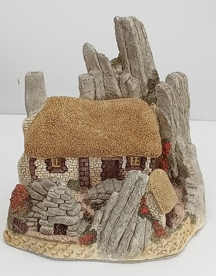 DAVID WINTER CROFTER'S COTTAGE WITH BOX