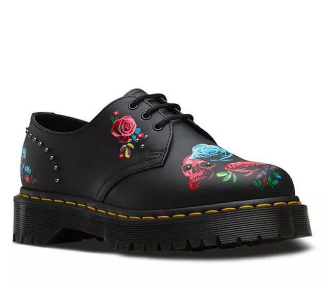 Dr martens hotsell skull shoes