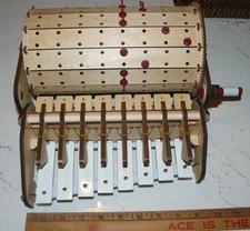 Kiwi Co Eureka Crate Programmable Large Music Box Wood Toy Kit Play your songs