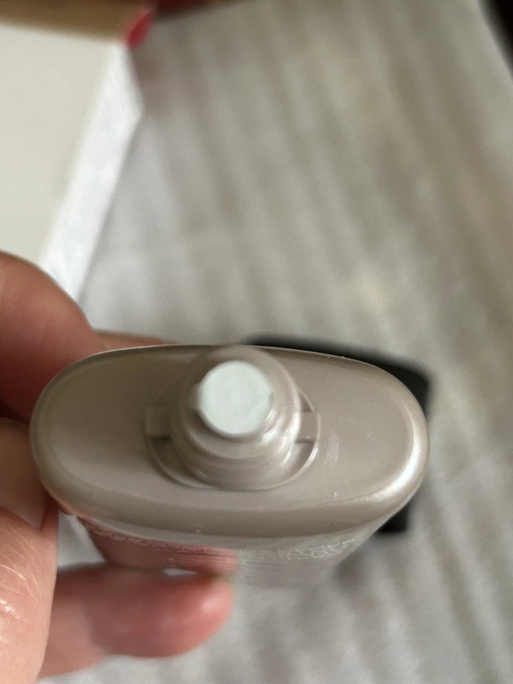 Smashbox Halo Healthy Glow All-In-One Tinted Moisturizer SPF 25 Light Olive 40ML - Image 3 of 4