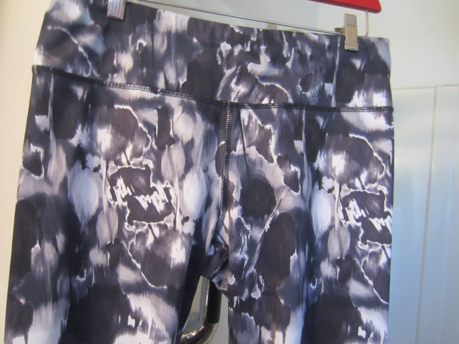 NWOT women's active wear capri pants 90 Degrees by Reflex Size XL black/gray