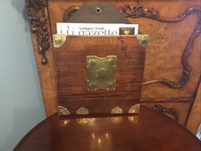 A BEAUTIFUL ANTIQUE ARTS & CRAFTS MAGAZINE / NEWSPAPER WALL RACK, CIRCA-1890.