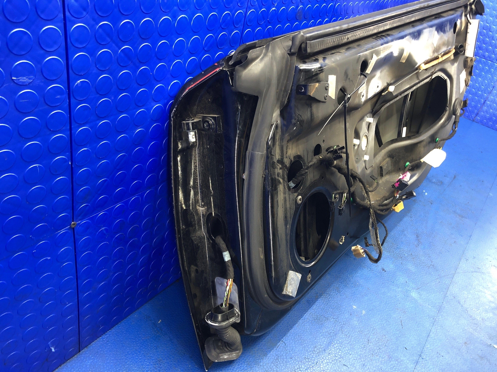 LAMBORGHINI GALLARDO FRONT RIGHT DOOR NERO NOCTIS (LY9B) *BURNT DAMAGE*