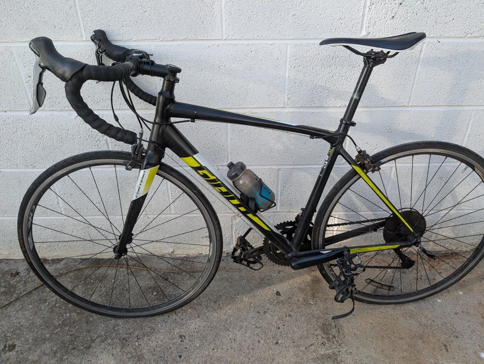 Giant Contend 2 Road Bike Size M, photo 1 of 5