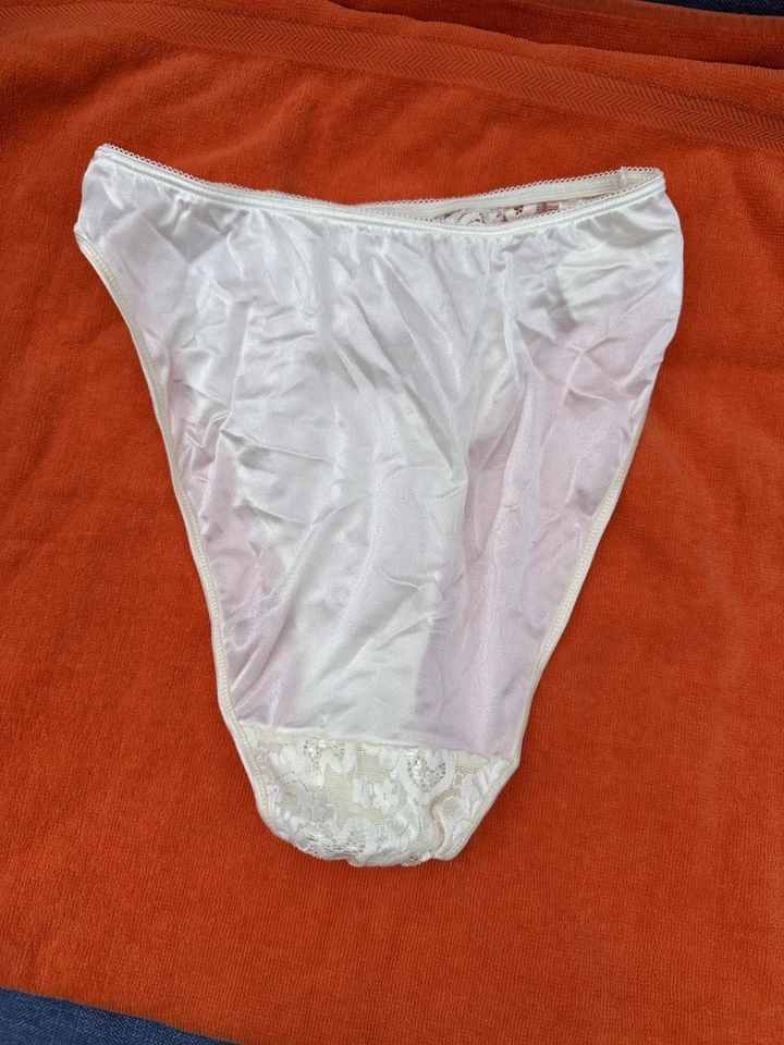 Bragas Victoria’s Secret vintage años 80 corte alto L nuevas con etiquetas satinado encaje etiqueta dorada Foto 2 de 2