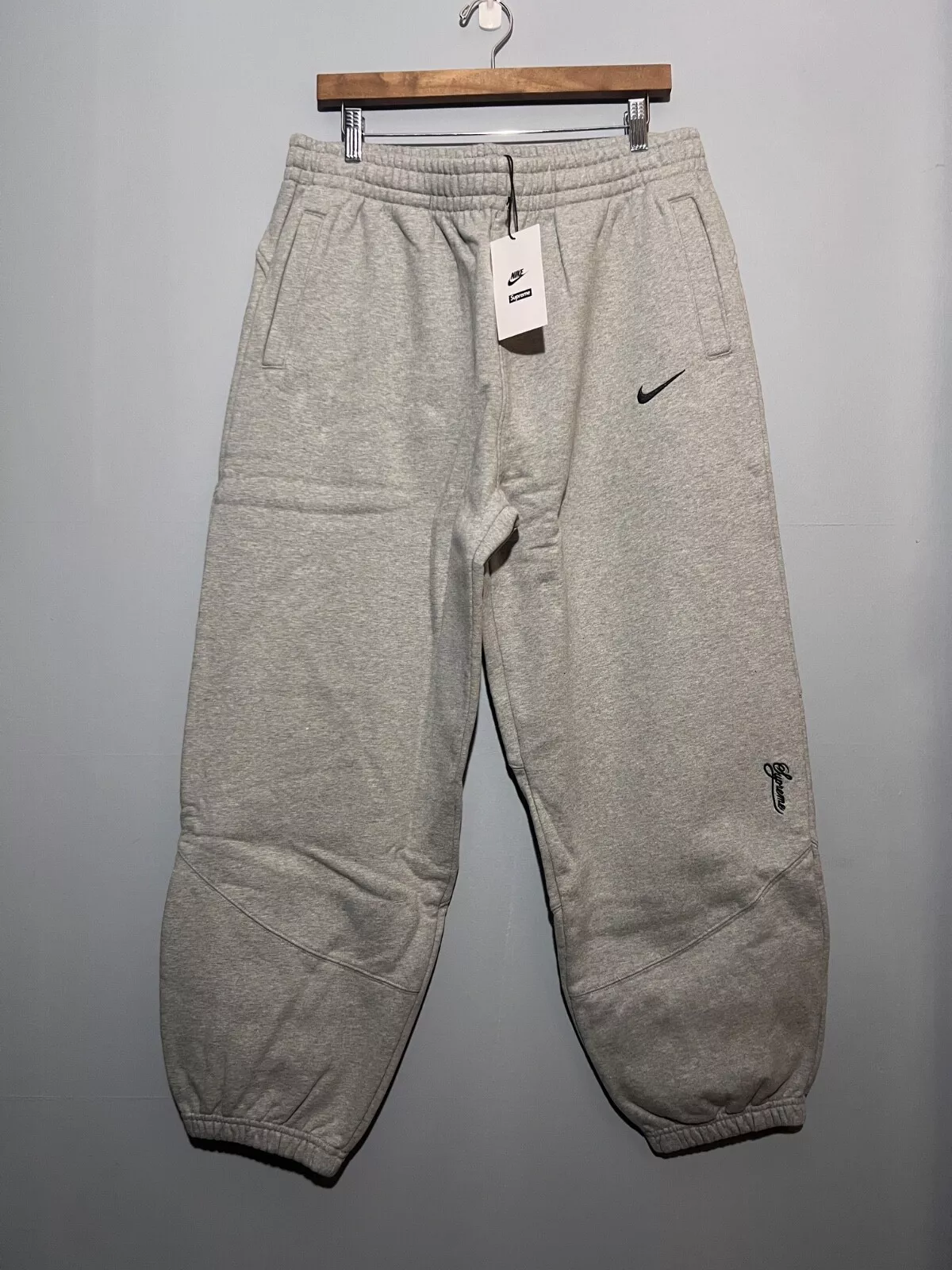 PANTALON DE SURVÊTEMENT NIKE SUPREME MEDIUM