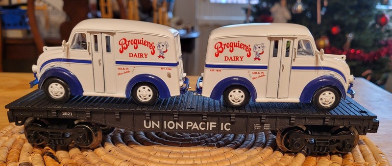 Limited Edition UP Flat w/2 Broguiere's Farm Fresh Dairy 1950's DIVCO Milk Vans