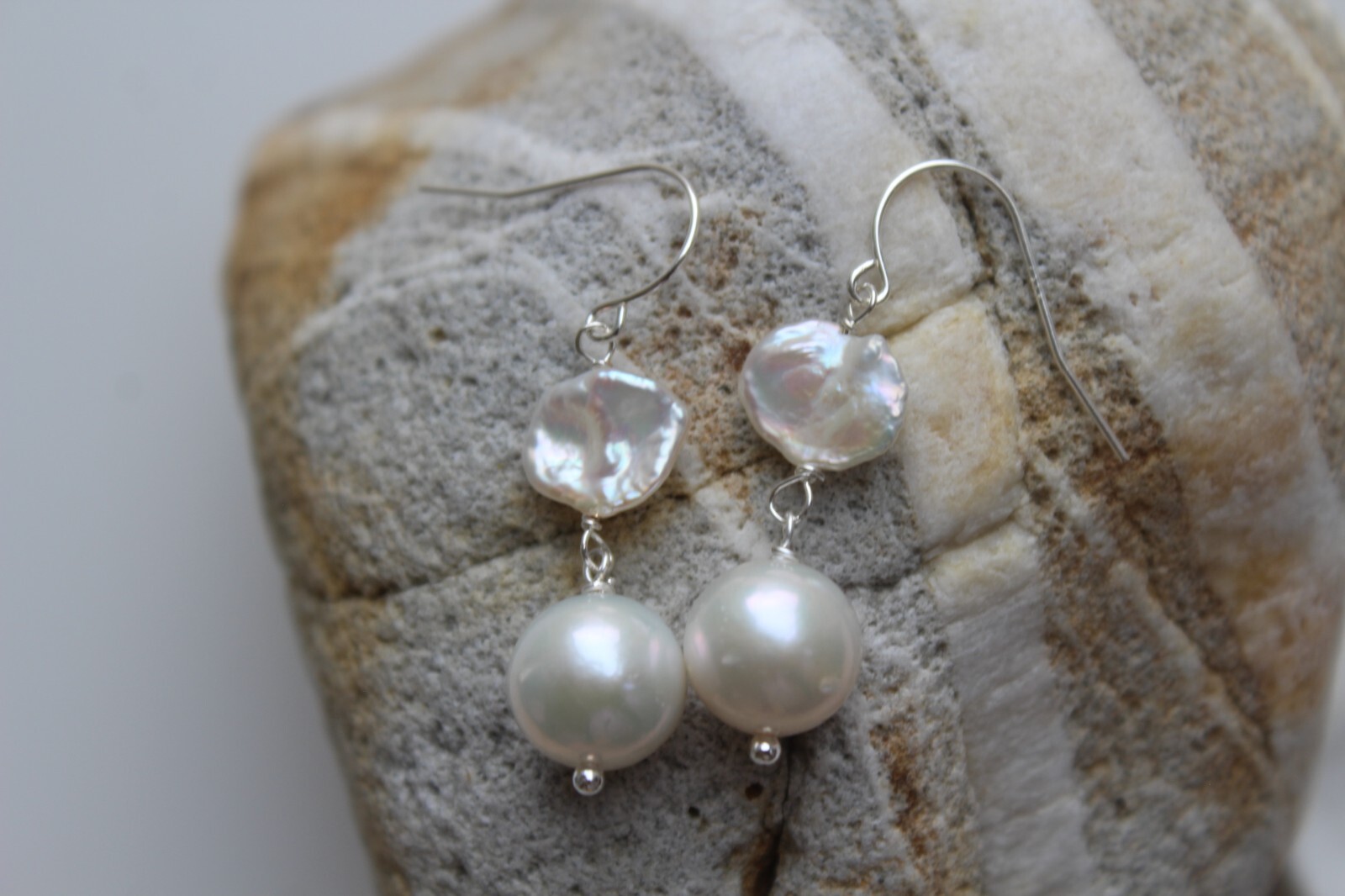 Boucles d'oreilles keshi en perles de culture blanches et argent 925