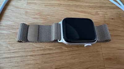 Apple Watch SE 40mm GPS Polarstern Edelstahl-Armband Milanaise