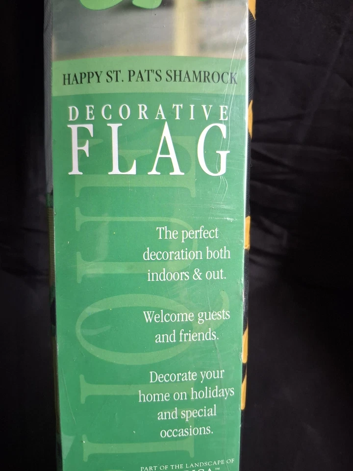 Muy Linda Difícil de Encontrar Día de San Patricio Trébol Bandera 28” X 44” por New Creative Foto 3 de 4