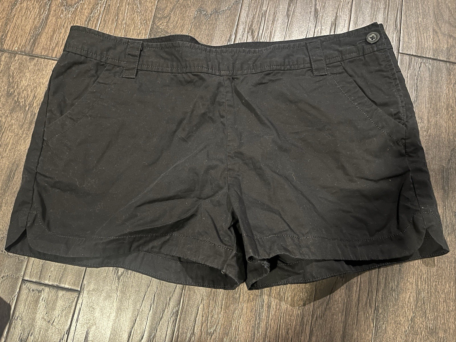 Old Navy Black Mid-Rise Shorts Size 14