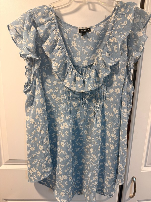 Torrid blouse size 1 #210 short sleeve  flutter