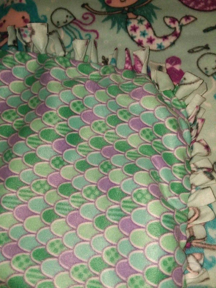 Sirena y Escalas NUEVA CÁLIDA HECHA A MANO 2 capas flecos corbata bebé manta aproximadamente 54"X60" Foto 4 de 4