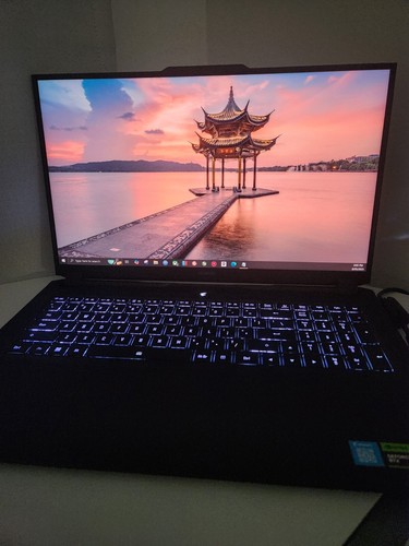 Gigabyte Aorus 7 9KF gaming laptop 17 inch 32gb RAM RTX 4060 with warranty - Picture 2 of 5